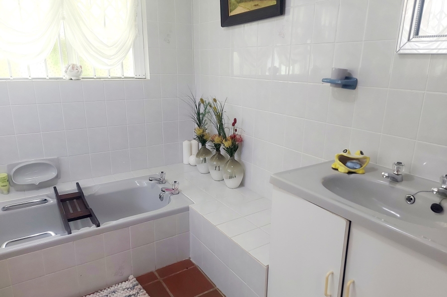 6 Bedroom Property for Sale in Wilderness Heights Western Cape